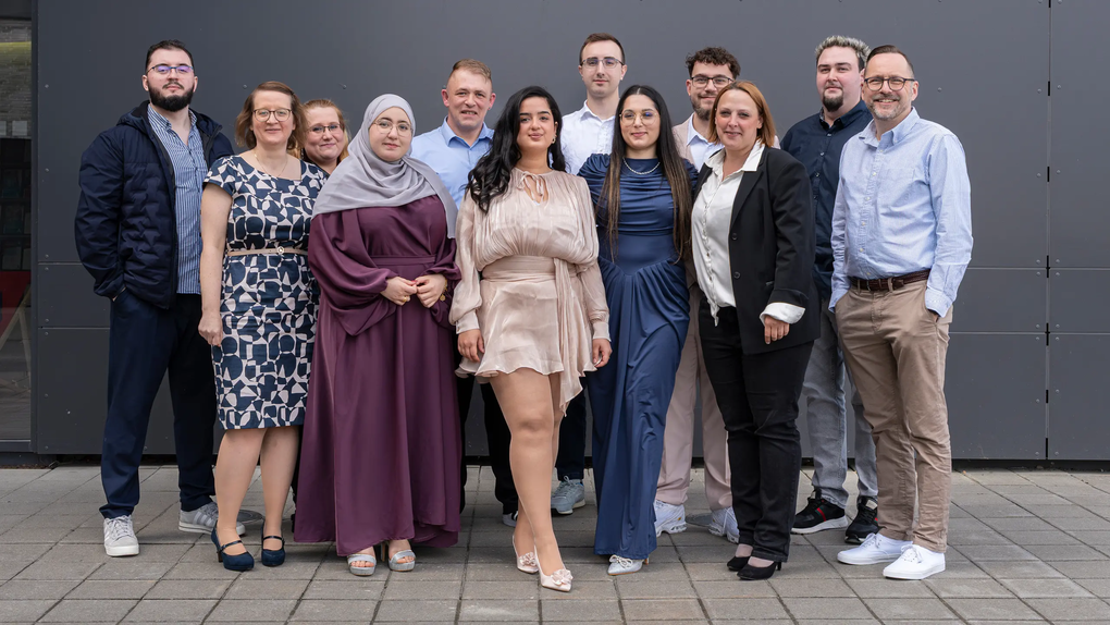 Gruppenfoto der Absolventen | © Simone Hryzyk/AWO Bremerhaven